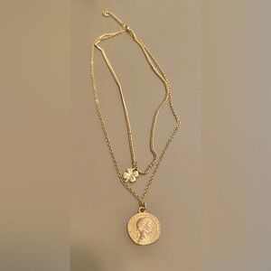 ☘️ Elegant Gold Colored Necklace with Shamrock Pendant ☘️